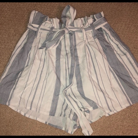 Lottie Moss PacSun Shorts - Picture 2 of 4